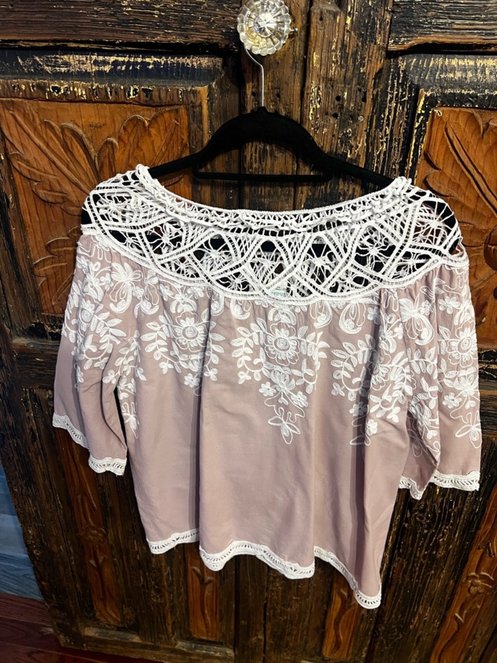 Sundance Mauve Pink Off-Shoulder Blouse with White Lace Yoke
